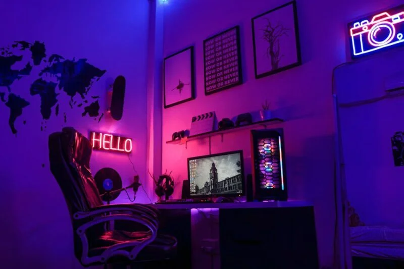 Advantages & Disadvantages Online Gaming
